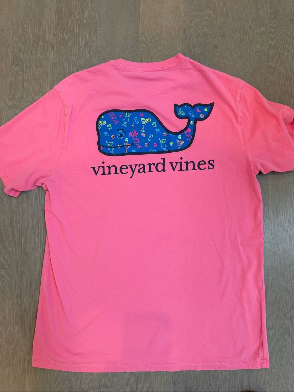 Vineyard Vines Men’s Pocket Tee in Hot Pink with Blue Whale - Picture 4 of 5
